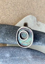 Load image into Gallery viewer, Sterling Silver Circle In Oval Patina Ring