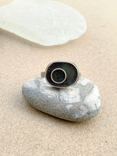 Load image into Gallery viewer, Sterling Silver Circle In Oval Patina Ring