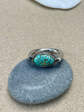 Load image into Gallery viewer, Sterling Silver Vtg Oval Turquoise Ring
